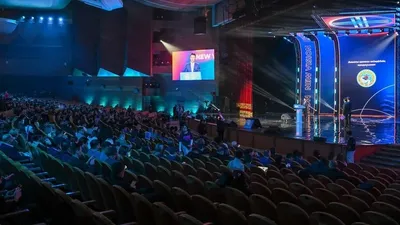 Алматыда New Vision Forum 2025 ашылды. Оның жұмысына жиырмадан астам елден келген кәсіпкерлер, инвесторлар, сарапшылар мен креативті индустрия өкілдері қатысуда. Алқалы форум Еуразияның ірі бизнес-алаңдарының бірі саналады., сурет - Zakon.kz жаңалық 10.10.2025 16:34