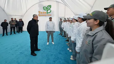 Тоқаев, жастар, сенбілік, алғыс айту, сурет - Zakon.kz жаңалық 11.10.2025 12:44