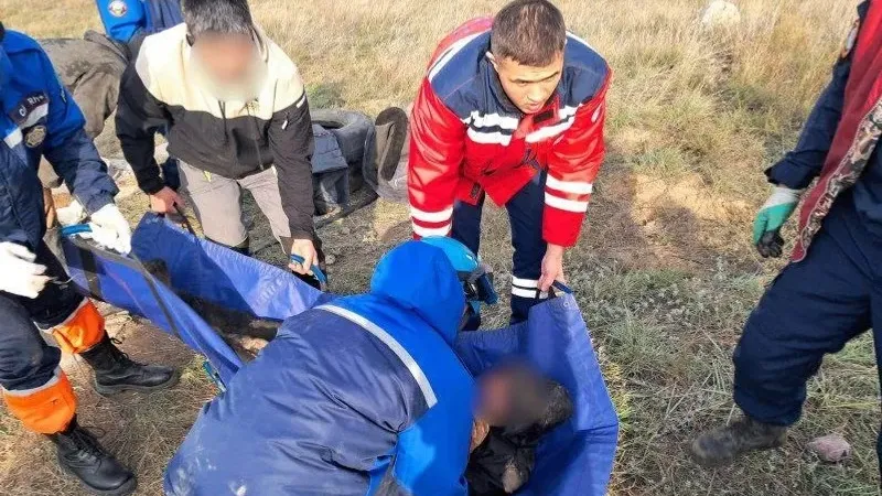 Ақсуда жер қазу жұмыстарын жүргізу кезінде үйінді астында қалып кеткен ер адам құтқарылды