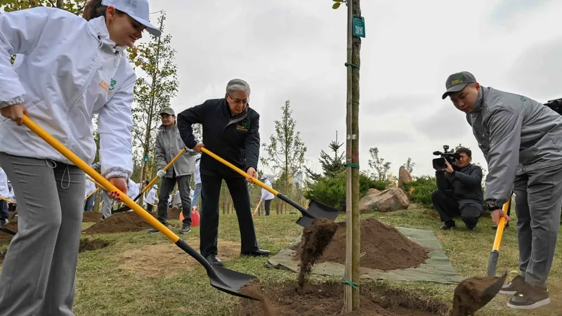 Мемлекет басшысы "Таза Қазақстан" экологиялық акциясына қатысты