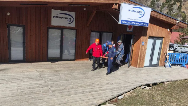 Құтқару, Алматы, Шымбұлақ, тау-шаңғы курорты, турист, зардап шекті, сурет - Zakon.kz жаңалық 11.10.2025 15:55