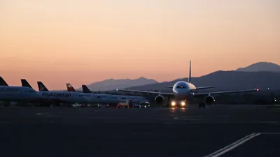 Көлік министрлігі Qazaq Air ұшағындағы оқиғаны тергейді, сурет - Zakon.kz жаңалық 12.10.2025 12:57