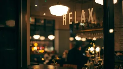 Қазақстанда алкогольдік ішімдіктерді шамадан тыс тұтынудың алдын алу және мас күйінде жасалатын қылмыстар санын азайту мақсатында Ішкі істер министрлігі кафе мен мейрамханаларда спирттік ішімдік сату уақытын шектеуді ұсынды, деп хабарлайды Zakon.kz., сурет - Zakon.kz жаңалық 13.10.2025 12:26