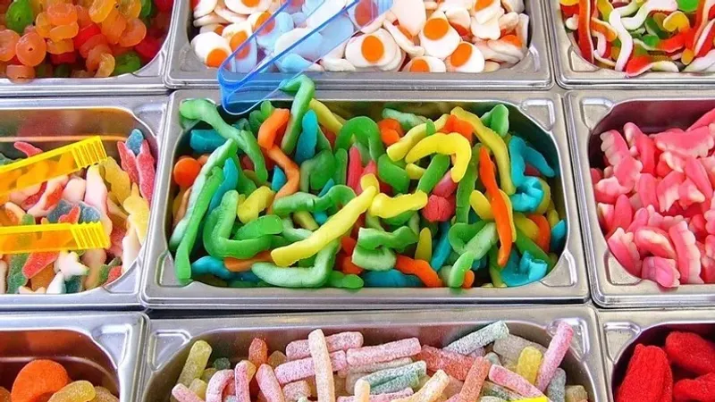 Норвегияда тәтті мен газдалған сусынның жарнамасына тыйым салынуына кәсіпкерлер наразылық білдіруде