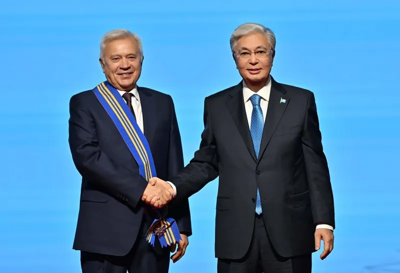 Тоқаев белгілі кәсіпкер Вагит Алекперовті "Барыс" орденімен марапаттады