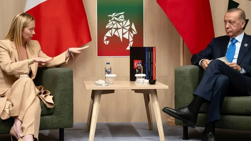 Ердоған Джордж Мелониге темекіні тастау керек екенін айтты