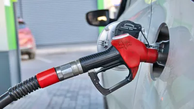 Қазақстанда АИ-92 маркалы бензин мен дизель отынының бағасын көтеруге мораторий енгізіледі, сурет - Zakon.kz жаңалық 16.10.2025 19:00