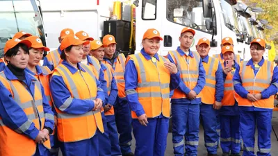 Алматы қаласының әкімі Дархан Сатыбалды коммуналдық қызмет мамандарының еңбегін қолдау мақсатында "Алматы Тазалық" кәсіпорны қызметкерлерінің жалақысын көтеріп, жұмыс және тұрмыс жағдайларын жақсартуды тапсырды, деп хабарлайды қала әкімдігінің баспасөз қызметі., сурет - Zakon.kz жаңалық 17.10.2025 09:23