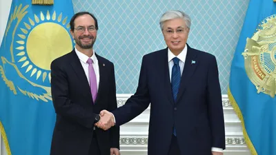 Қасым-Жомарт Тоқаев мейманға ілтипат білдіріп, Халықаралық стандарттау ұйымы жаһандық сауда, инновация мен орнықты дамудың негізін қалыптастыратын беделді институт екеніне тоқталды., сурет - Zakon.kz жаңалық 17.10.2025 16:35