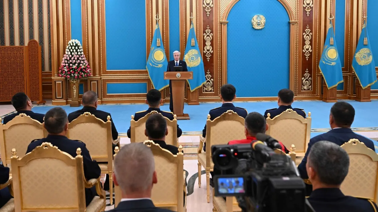 Виски қосылған порно көру Пискадан ағып жатқан сперматозоидты жақыннан түсіру