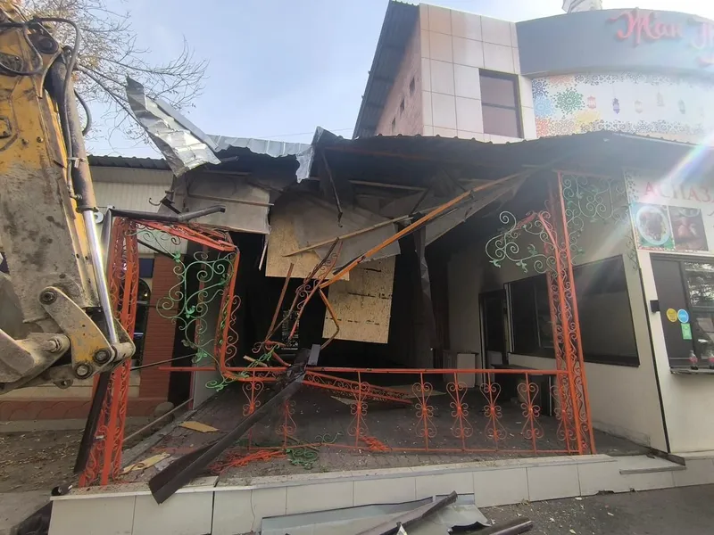 Алматыда сот шешімімен тағы бір дәмхана бұзылды