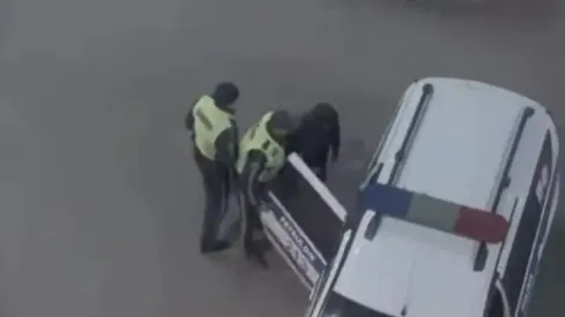 Көкшетауда мас жүргізуші полициядан қашып келе жатып қоршауға соғылды