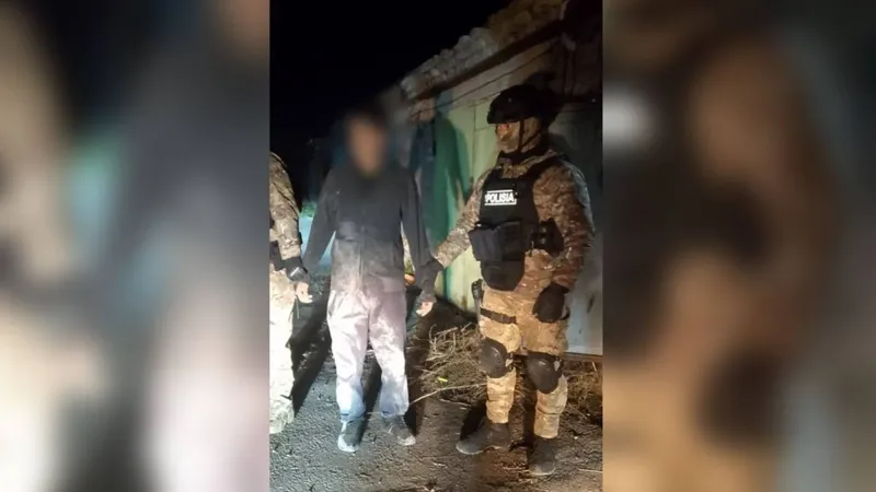 Қостанай облысында "Қарасора" жедел-профилактикалық іс-шарасы барысында полицейлер ірі көлемде есірткі затын сақтаған деген күдікпен 47 жастағы ер адамды ұстады, деп хабарлайды Polisia.kz., сурет - Zakon.kz жаңалық 20.10.2025 10:11