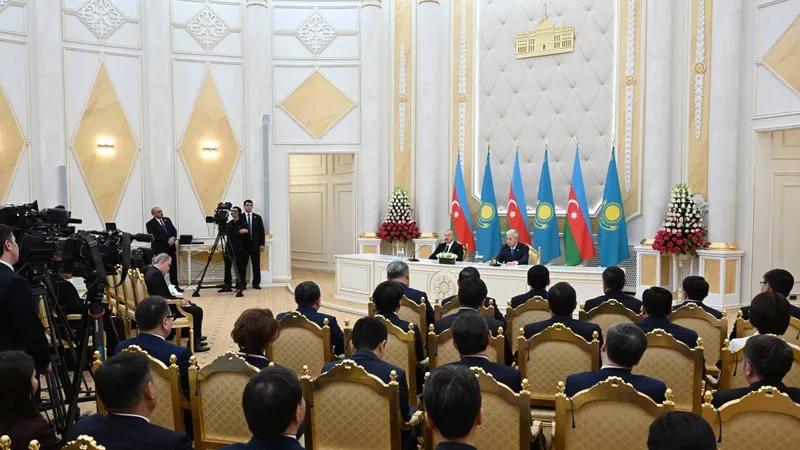 Қазақстан мен Әзербайжан президенттері БАҚ өкілдері үшін брифинг өткізді