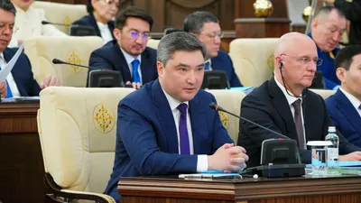 Сонымен қатар Үкімет басшысы экономикалық өсіммен қатар макроэкономикалық тұрақтылықты сақтау басты назарда екенін айтты:, сурет - Zakon.kz жаңалық 22.10.2025 14:20