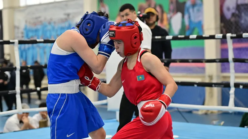 Әйелдің көрпе астындағы секс (әйелінің видеосы)