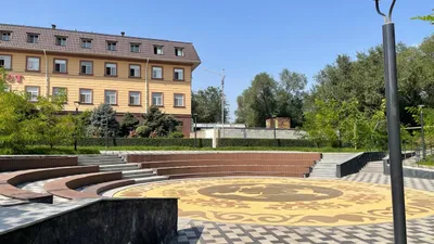 Алматы қаласының Алатау ауданында орналасқан Қарасу көлінің жағалауында абаттандыру жұмыстары аяқталып, жаңа сквер ашылды. Жоба Қазақстан Республикасының күніне орай жүзеге асырылды., сурет - Zakon.kz жаңалық 22.10.2025 15:50