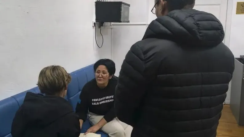 Жалаңаш есектердің үйдегі фотосуреттері