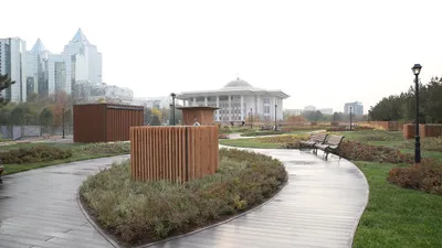 Алматы қаласының әкімі Дархан Сатыбалды жұмыс сапары барысында бірқатар әлеуметтік және қоғамдық маңызы бар құрылыс нысандарын аралап, олардың барысын тексерді. , сурет - Zakon.kz жаңалық 22.10.2025 12:53