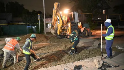 Алматы қаласында Яссауи мен Дастан көшелерінің қиылысында асфальттың опырылуынан кейін Қала құрылысын бақылау басқармасы Достық шағынауданындағы инженерлік желілер нысандарына жоспардан тыс тексеру жүргізді., сурет - Zakon.kz жаңалық 23.10.2025 10:56