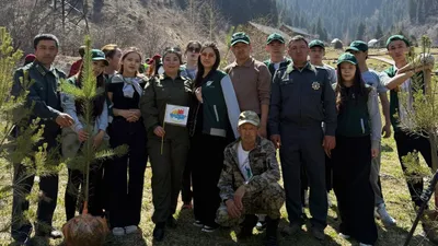 Алматыда "Жасыл ел" еңбек жасағының жұмыс маусымын жабу рәсімі өтті. Жоба Алматы қаласы Жастар саясаты басқармасының қолдауымен жүзеге асырылады., сурет - Zakon.kz жаңалық 23.10.2025 11:57