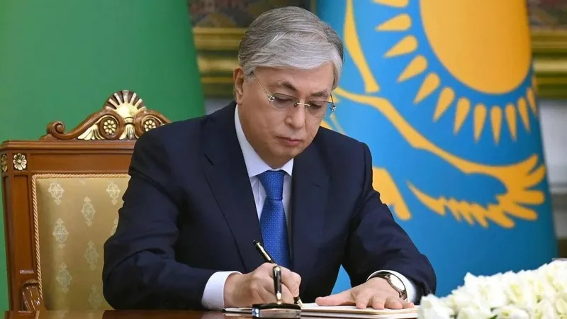 Мемлекет басшысы Таиланд короліне көңіл айту жеделхатын жолдады