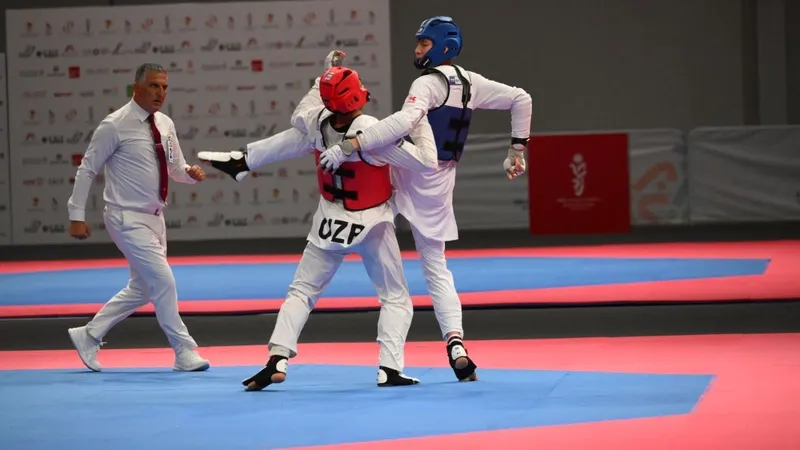 Онлайн порно: жас письки дрочиться Сандро Симоне транс секс Санкт-Петербург