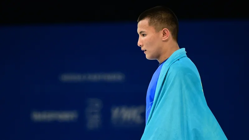 Есегіне қияр жабыстырады