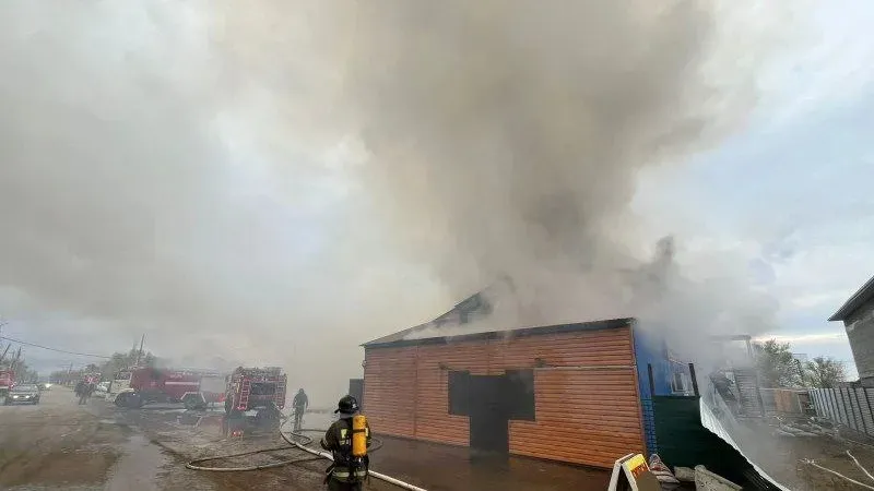 450 шаршы метр: Батыс Қазақстан облысында кафеде ірі өрт болды