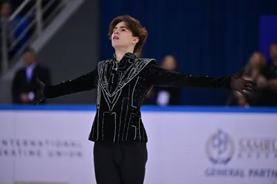 Мәнерлеп сырғанаушы Михаил Шайдоров Қытайдағы Гран-при кезеңінде үшінші орын алды, сурет - Zakon.kz жаңалық 26.10.2025 09:41