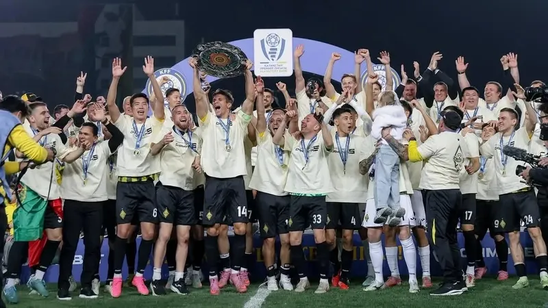 Автокөлікте ақша үшін өзін берген чех қызын қараңыз