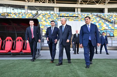 Тоқаев Қызылордадағы орталық стадионды аралап көрді, сурет - Zakon.kz жаңалық 30.10.2025 18:22