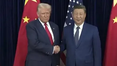 Си Цзиньпин мен Дональд Трамп Пусан әуе базасында кездесті, сурет - Zakon.kz жаңалық 30.10.2025 09:03