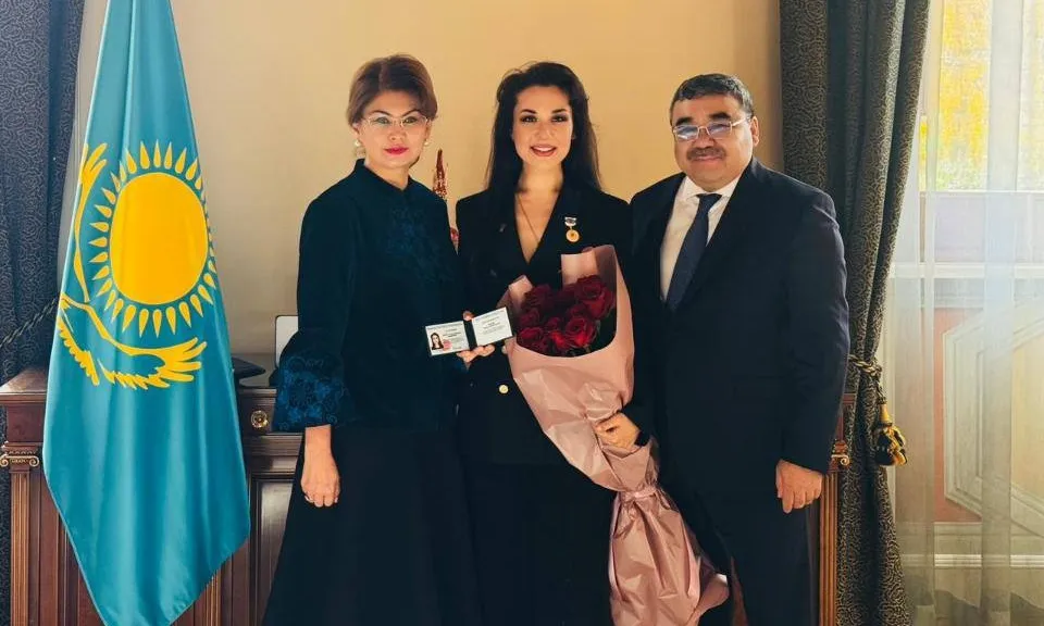 Үлкенді жалап Орыс қыз-келіншектерімен онлайн порно көру