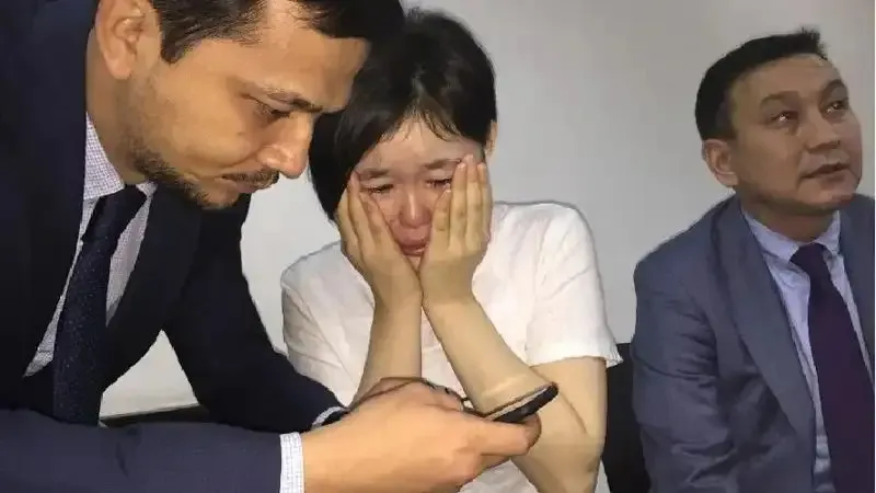 Порно: Әдемі полицей қыз толқып кетті Настя Заворотнюкпен порно көру онлайн