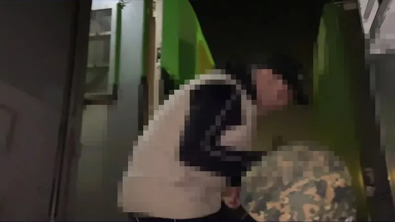 Бассейндегі балапанды сиқыту Қыздар жыныстық қатынасты жақсы көреді