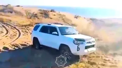 ТЖМ құтқарушылары құмға батып қалған жүргізуші мен баласына көмектесті, сурет - Zakon.kz жаңалық 31.10.2025 19:30