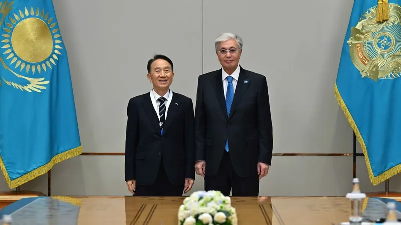 Мемлекет басшысы Woosong білім беру қоры қамқоршылар кеңесінің төрағасын қабылдады