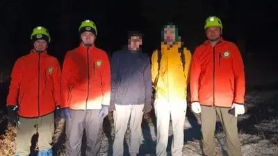 Алматыда тау бөктеріндегі  сарқырамадан қайта алмаған екі жасөспірімге құтқарушылар көмектесті, сурет - Zakon.kz жаңалық 03.11.2025 10:21
