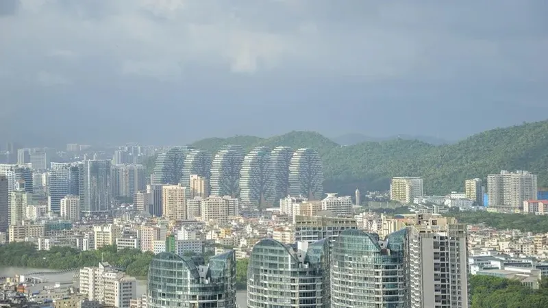 Қытайда жақын қалған жойқын тайфунға байланысты қауіптің сары деңгейі енгізілді