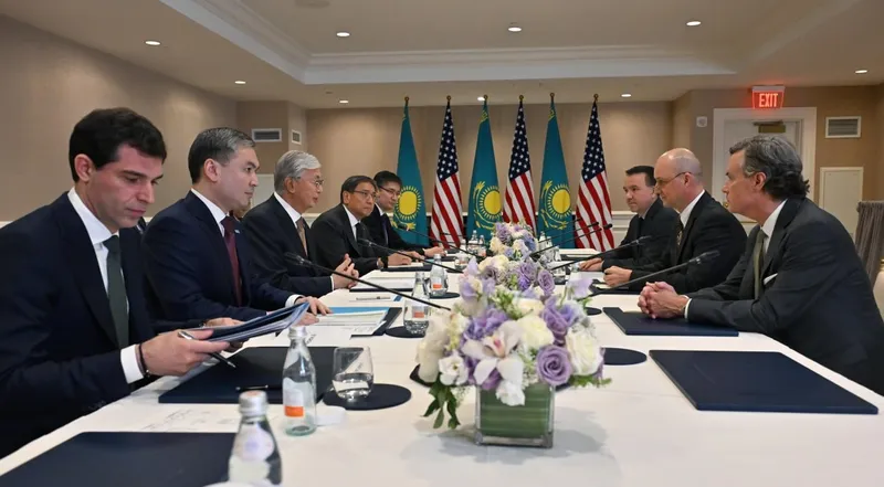 Тоқаев Чабо Лейкомен кездесті