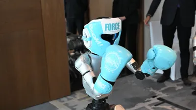 Алматы әкімдігінің делегациясы Қытай Халық Республикасына жасаған сапары аясында қала әкімі Дархан Сатыбалды робототехника саласындағы әлемдік көшбасшылардың бірі Unitree Robotics компаниясының басшылығымен кездесті., сурет - Zakon.kz жаңалық 06.11.2025 15:46