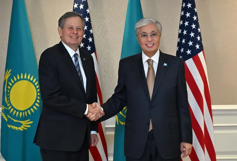 Тоқаев америкалық сенаторды "Достық" орденімен марапаттау туралы шешім қабылдады