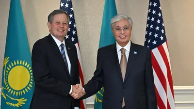 Тоқаев америкалық сенатор Стив Дэйнсті қабылдады, сурет - Zakon.kz жаңалық 06.11.2025 23:41