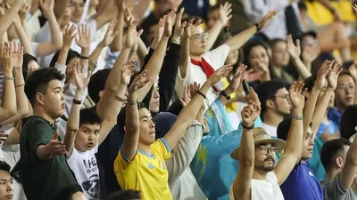 Жақыннан жасалған минет порно суреттері Порно: Жігіттің соратын үлкен сиськи