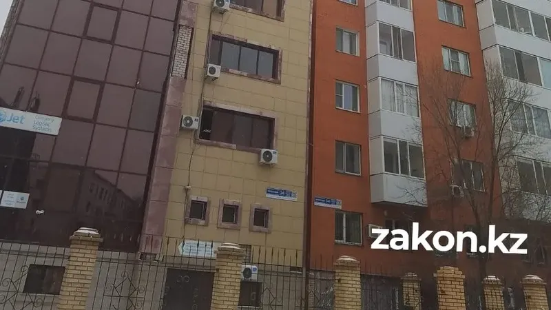 Астанада тұрғын үйдің сыртқы кірпіш қаптамасы опырылып түсіп, бес адам зардап шекті