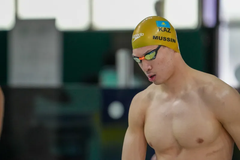 Баға киген спортшылардың жақыннан түсірілген суреттері