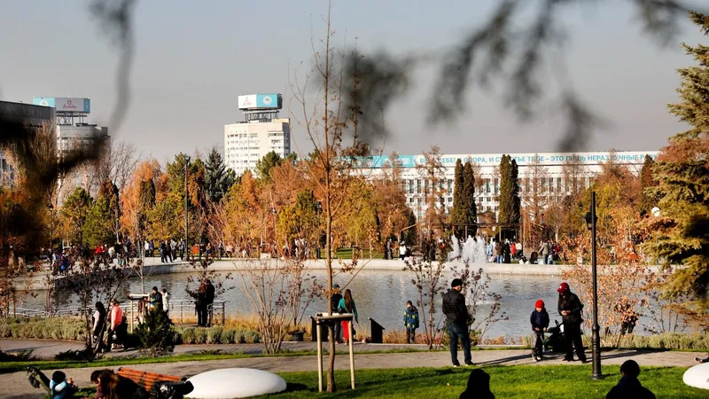 Алматыда Назарбаев даңғылы бойында жаңа сквер ашылды