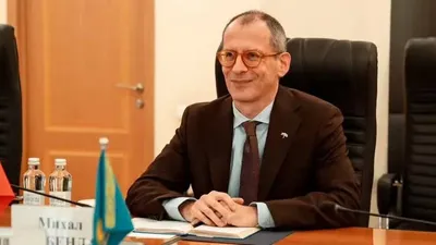 Польша елшісі желідегі парақшасын қазақ тілінде жүргізеді , сурет - Zakon.kz жаңалық 11.11.2025 13:34