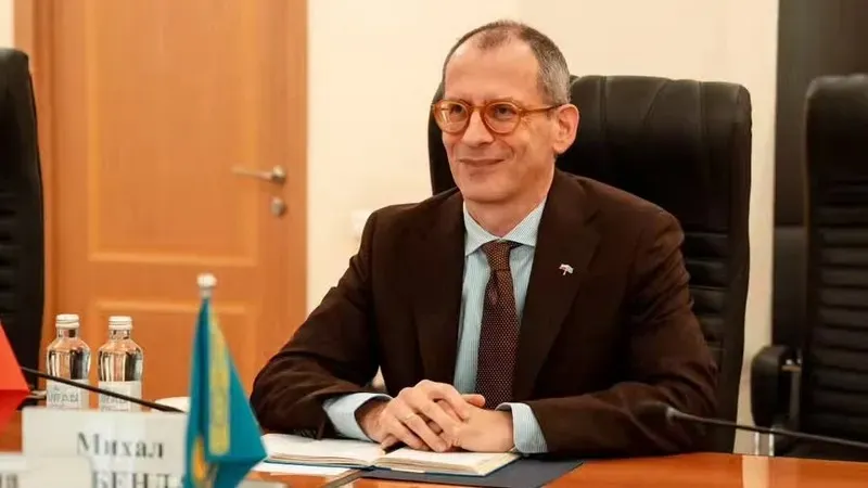 Польша елшісі желідегі парақшасын қазақ тілінде жүргізеді